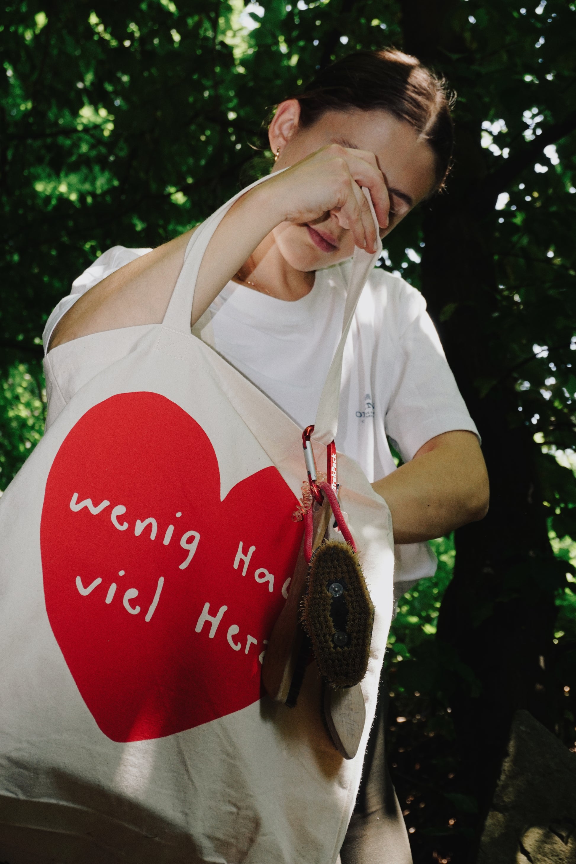 Stylische Jutetasche mit Boulder-Spruch und auffälligem Herzmotiv – perfekt für die Kletterhalle.