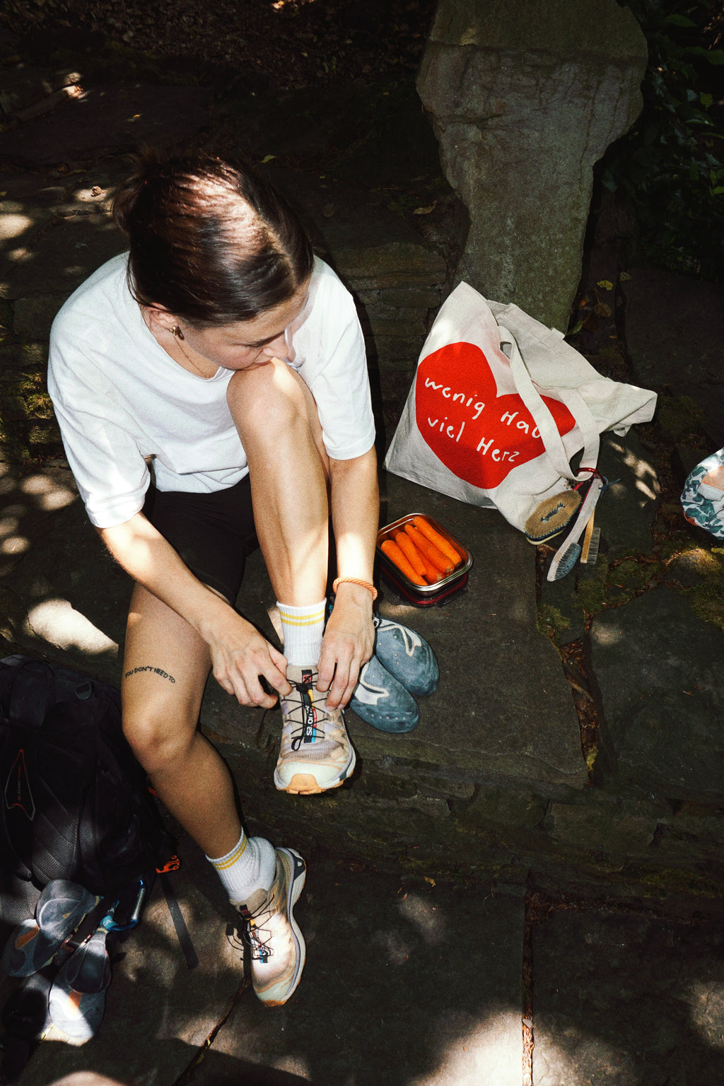 ClimbOn Jutebeutel mit humorvollem Kletterspruch "Wenig Haut, viel Herz" – Must-have für Boulderfans.